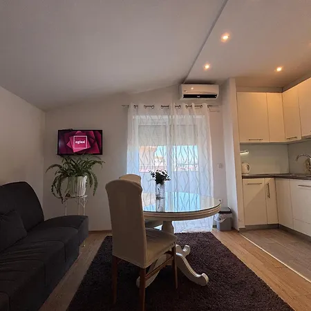 Daniela Split